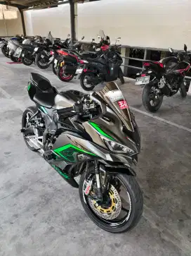 Jual kawasaki ninja ZX25r abs 2023 full modif kondisi mulusss