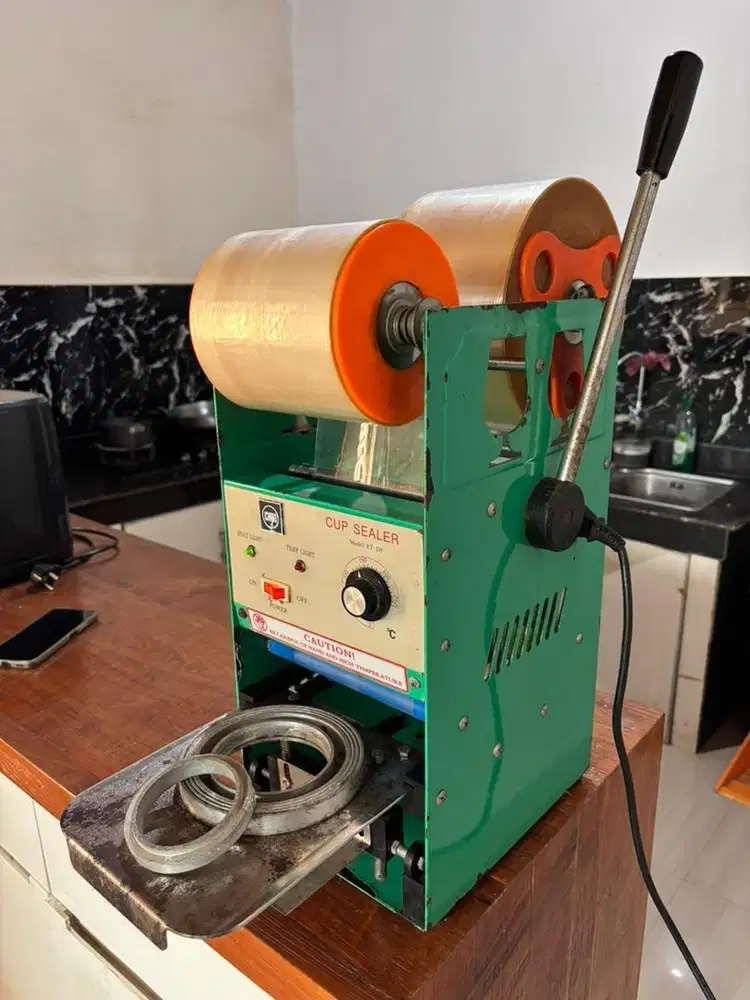 Mesin pres cup sealer
