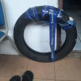 Ban michelin pilot street radial bekas tapi baru 140/70-ring 17