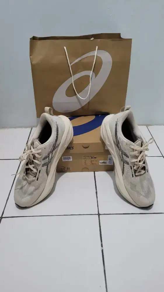 Asics Novablast 5 Oatmeal
