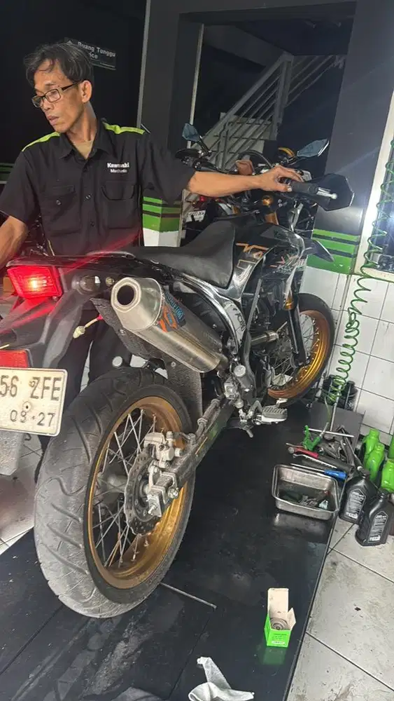 KLX 230 cc Super Moto (SM) Spesial Edition