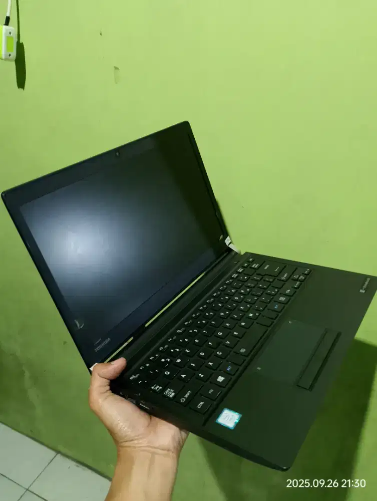 Jual laptop Toshiba dynabook R73