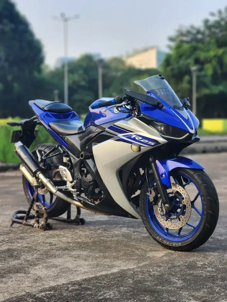 Yamaha R25 Biru