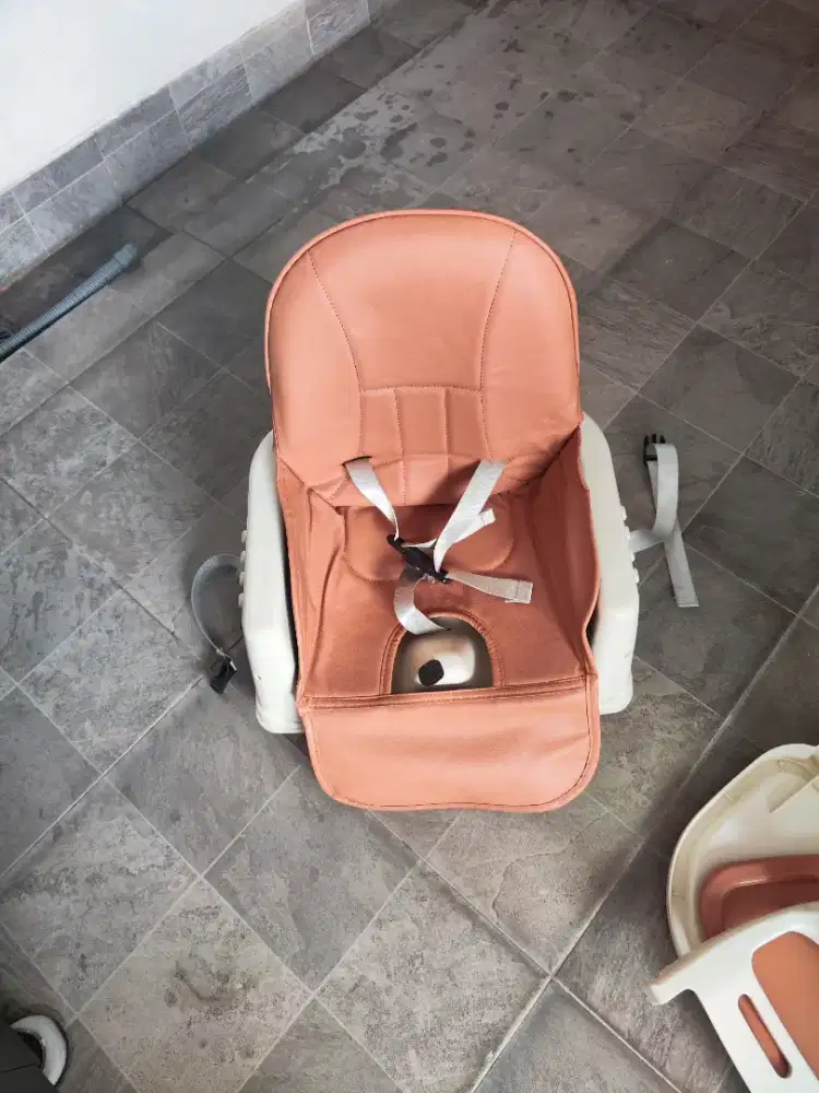 Kursi makan bayi