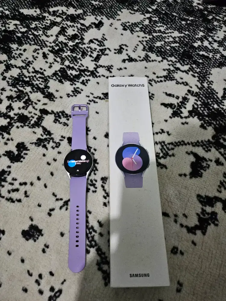 Samsung watch 5 40mm like new