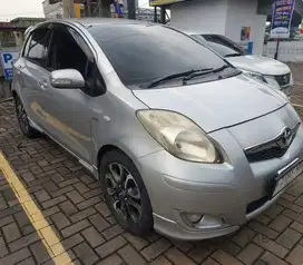 YARIS E METIC 2010 SILVER