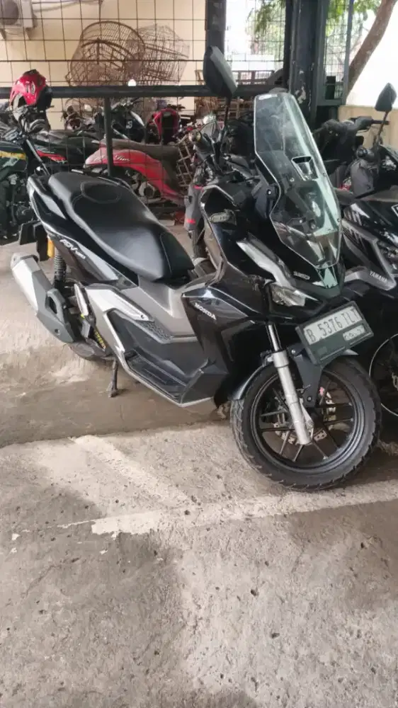 ADV 160 keyless hitam