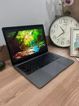Macbook Air M1 2020 - Laptop Apple Kondisi 99.9% MULUS & Sempurna.