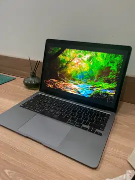 Macbook Air M1 2020 - Laptop Apple Kondisi 99.9% MULUS & Sempurna.