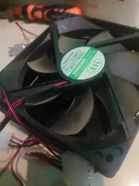 Fan casing menggunakan kabel molex