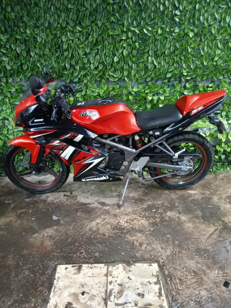 JUAL KAWASAKI NINJA 150 RR 2014 KM SANGAT LOW 8 RB