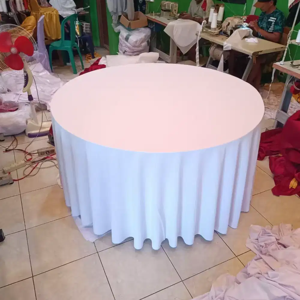 Cover meja bulat