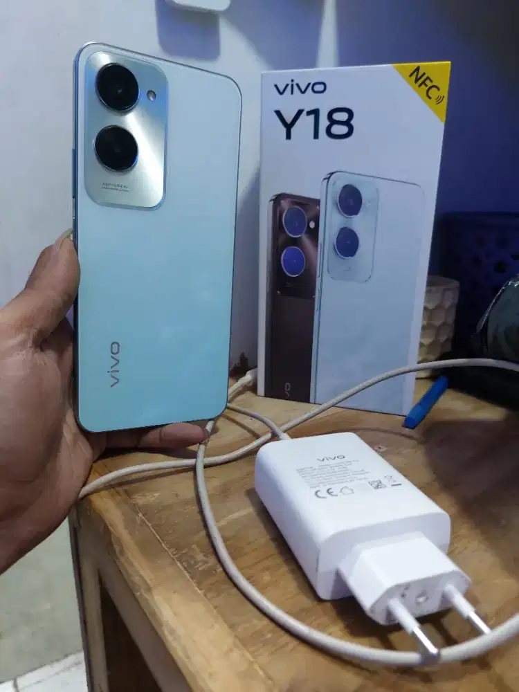 VIVO Y18 4/64 SECOND FULLSET BLM PERNAH SERVIS