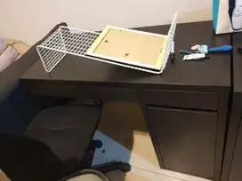Meja dan kursi kantor