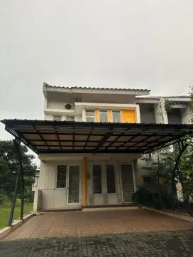 DISEWAKAN/DIJUAL - RUMAH LEGENDA WISATA CIBUBUR, ada kolam ikan