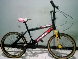 Dijual sepeda BMX PACIFICmasih bgus ban masih tebal bgus tinggal pakai