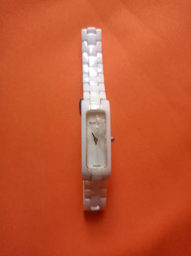 Jam Tangan Gucci
Ceramic
Swiss Made