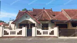 rumah dengan tanah luas sambisari purwomartani