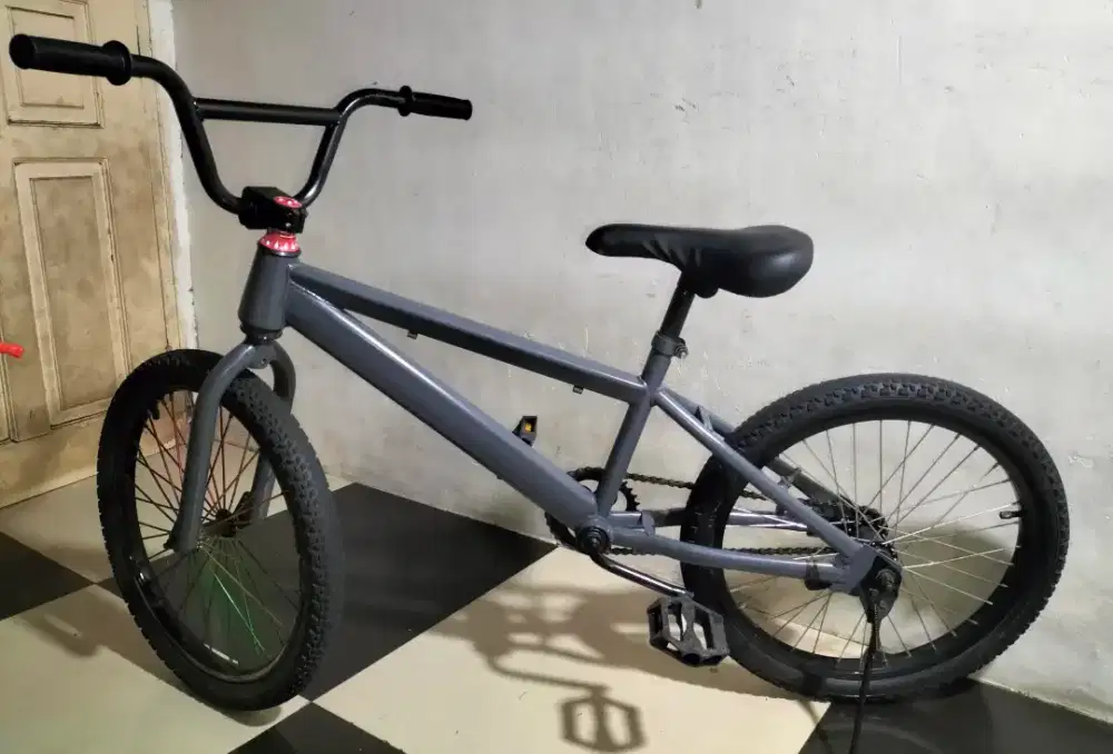 Sepeda BMX ukuran 20 rem tarpedo kondisi normal