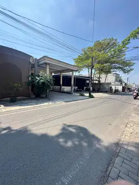 DIJUAL RUMAH DINOYO KOTA MALANG PINGGIR JALAN POROS HANYA 600 METER DARI KAMPUS UIN