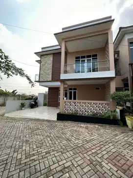 Rumah Dijual Ready Hook Dekat Al Azhar 20 Cibubur Jaktim, Murah