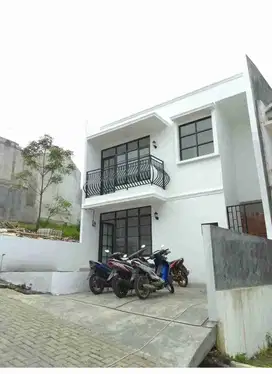 Cluster ekslusif,, Rumah cantik strategis dekat ke cicaheum udara sejuk Bandung utara
