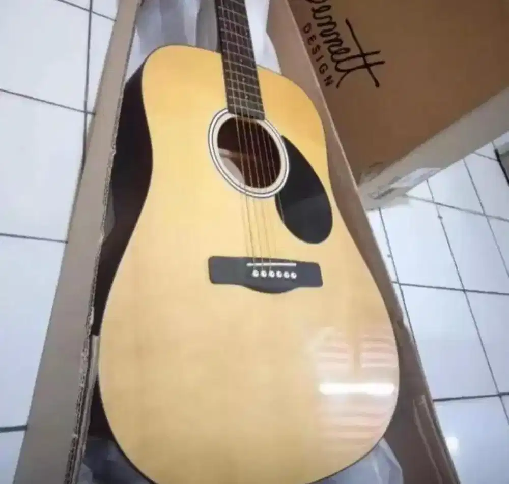 GITAR AKUSTIK GREG BANNER