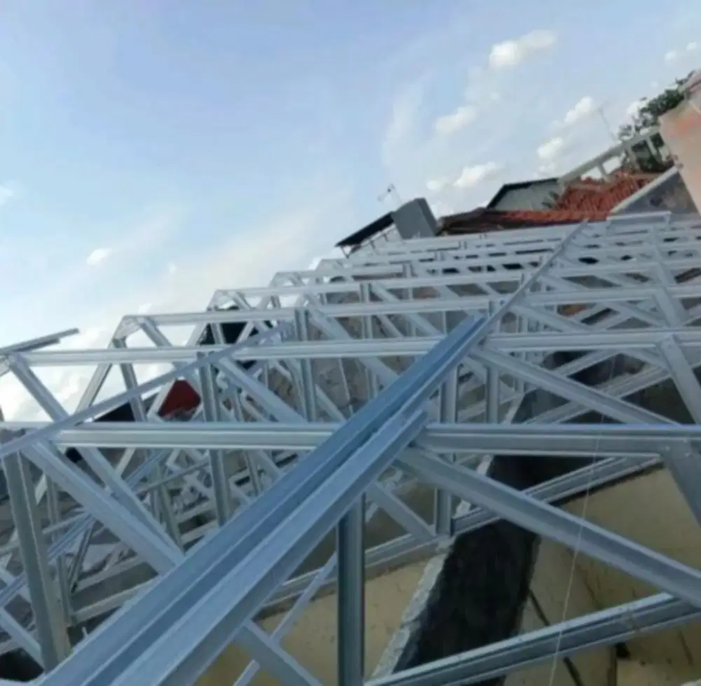 Perbaikan atap bocor dan renopasi