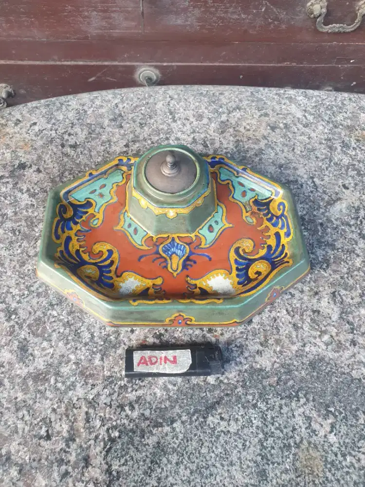 Tempat Tinta Tembikar Gouda, Desain Anyer, Tanda Tangan Seniman, Warna