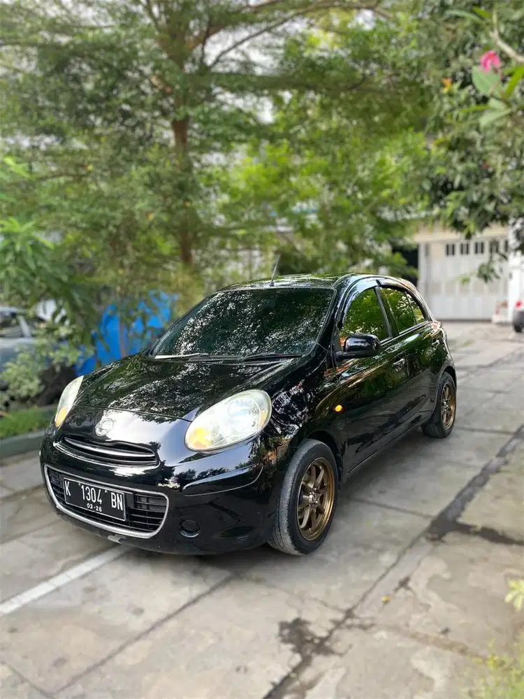 Nissan march 2011