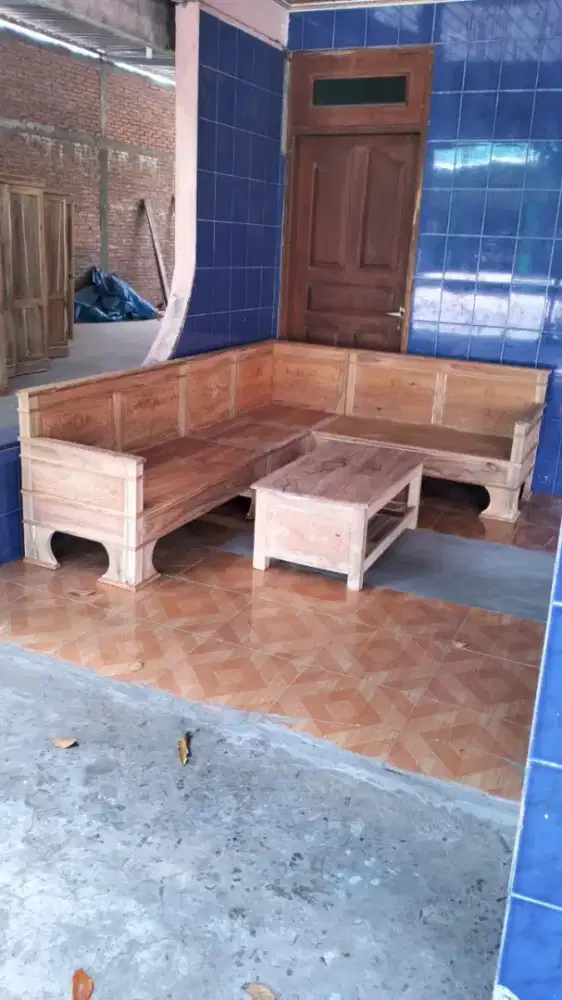 Kursi sudut kayu akasia