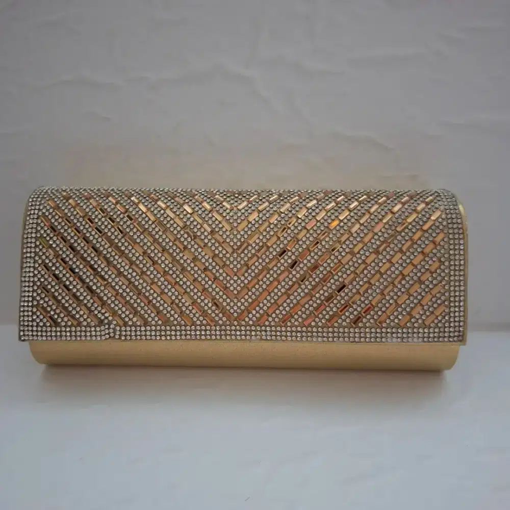 Tas Clutch Wanita Elegan, warna Gold untuk Pesta dan Acara Formal