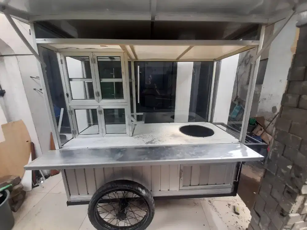 Gerobak bekas renovasi seperti baru