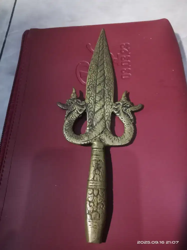 Pusaka besi aji naga nganten