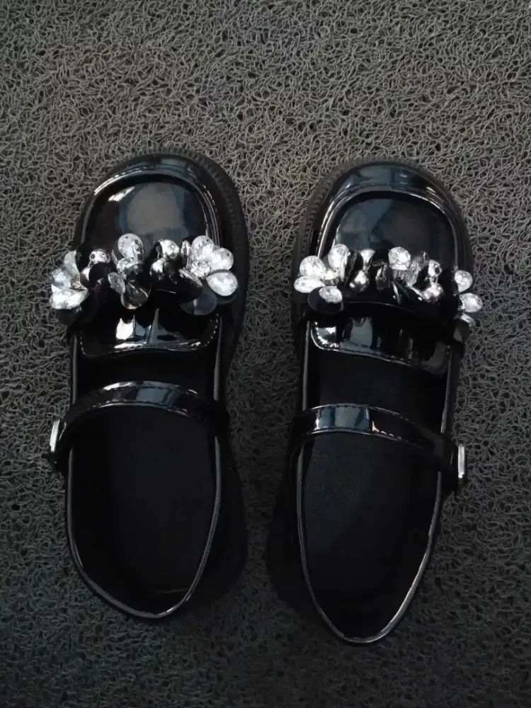Sepatu Rowey anak