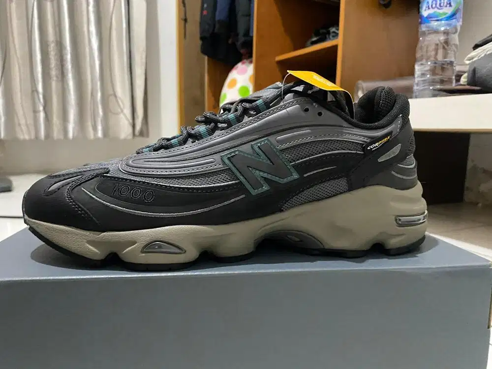 SEPATU NB 1000.