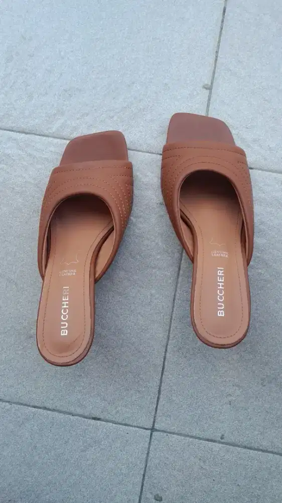 Buccheri high heels sendal kulit asli size 38