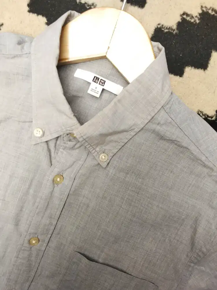 Kemeja UNIQLO prelove