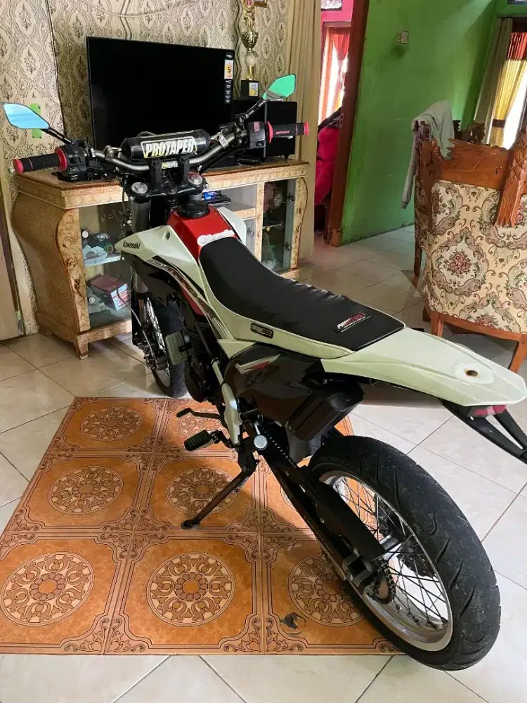 Kawasaki dtraker 150