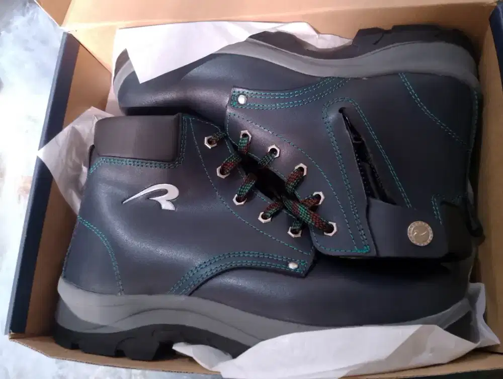 Sepatu Safety shoes Ringan dan Trendi