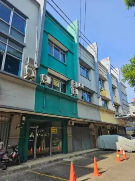 Bisa buat kantor , tersedia tpt parkir, lingkungan aman
