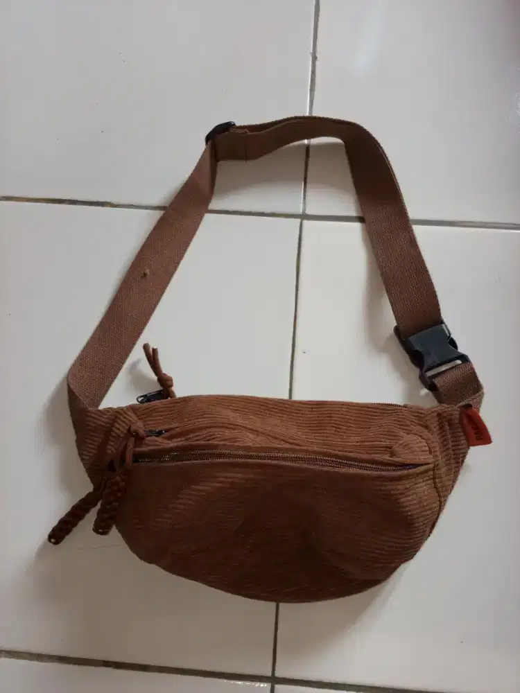 Tas Slempang Leher