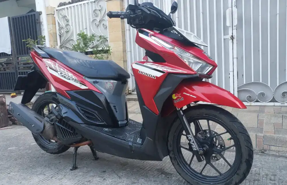 Vario 125  2015 warna merah