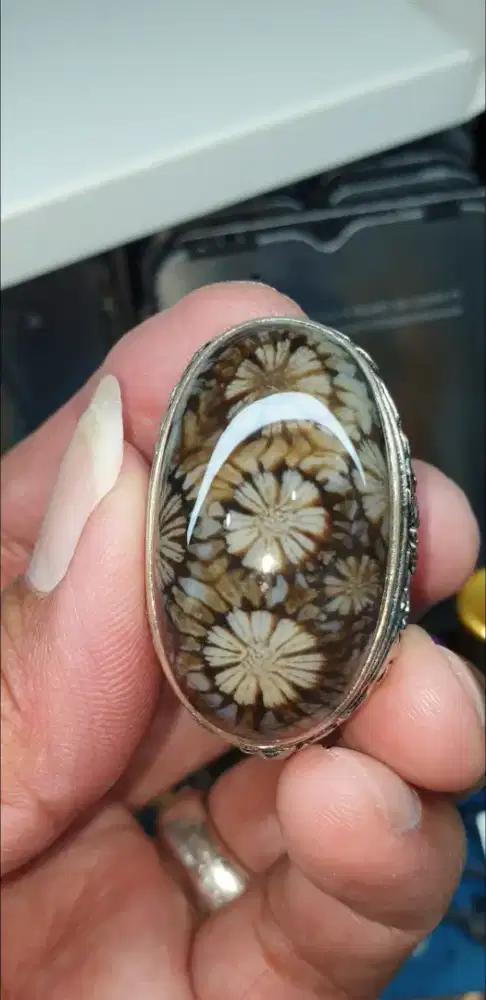 Batu Natural Teratai hitam antik