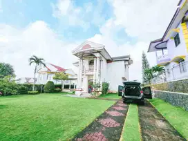 Dijual Cepat  Villa Puncak Trawas Mewah Terawat Halaman Luas sudah SHM Murah dekat Jatim Park