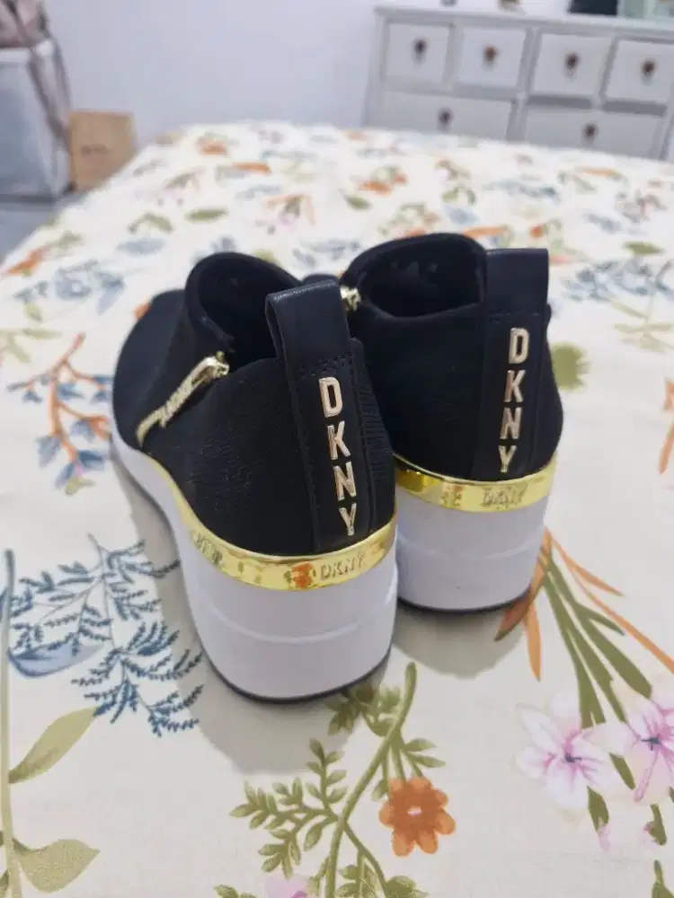 Sepatu wedges DKNY ori