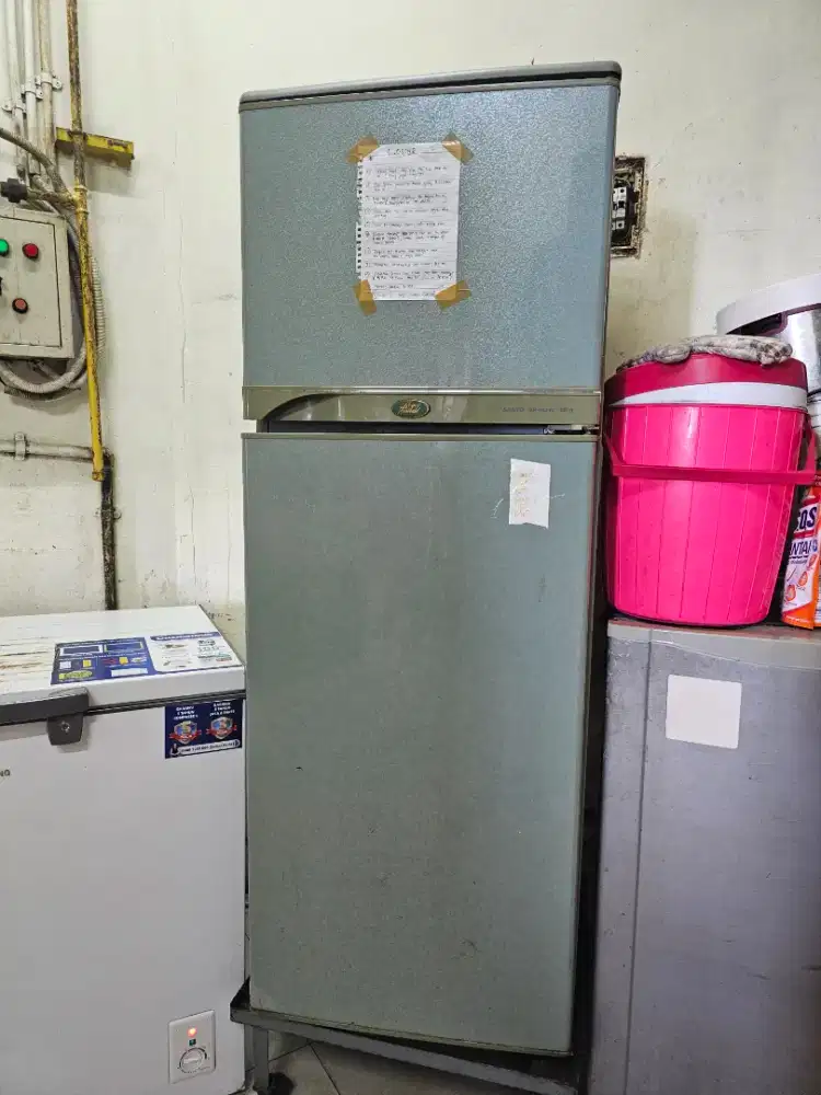 Kulkas Bekas 2 pintu Sanyo SR-N21C (Tidak Dingin)