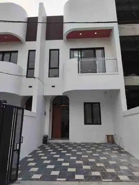 Di jual rumah baru 2 lantai semi furnish di meruya