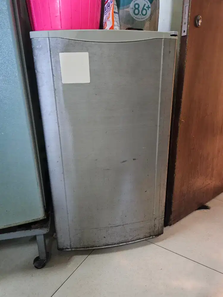 Kulkas Bekas 1 pintu Sekat Hilang, (Tidak Dingin)