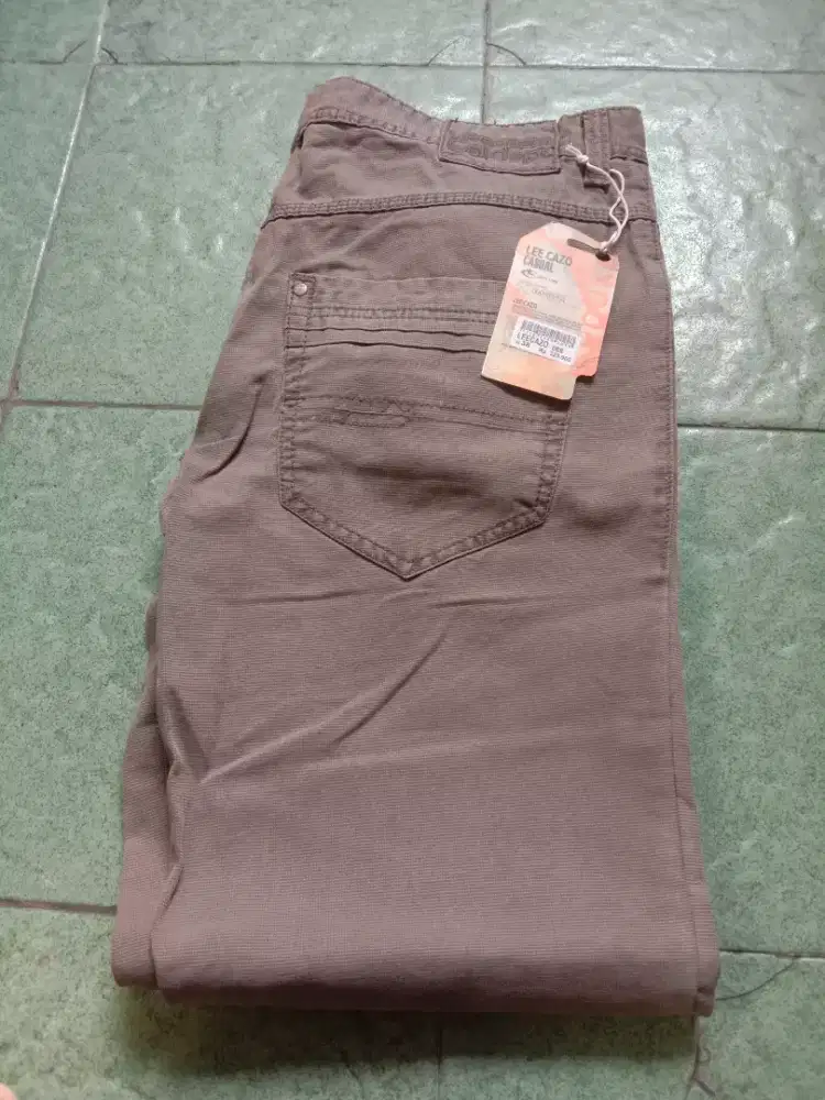 Celana panjang jeans merk Lee Cazo